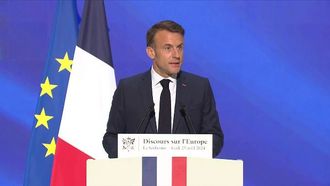 ماكرون يطالب بالاستقلال الدفاعي للاتحاد الأوروبي