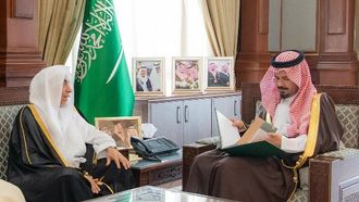 أمير المدينة المنورة يكرم طلاب القرآن