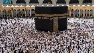 الاستعداد لصلاة الجمعة النهائية لرمضان