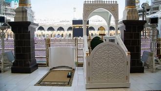 Final Ramadan Prayers At Holy Mosques