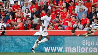 ريال مدريد يفوز ويتصدر الدوري الإسباني