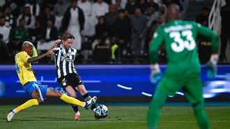 فوز الهلال الـ30 يحافظ على الصدارة