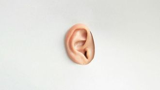 التوتر ومشاكل النوم تؤدي إلى طنين الأذن