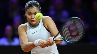 Swiatek Defeats Raducanu At Stuttgart