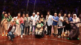 ‘Farhat And The Family’ Show Triumphs