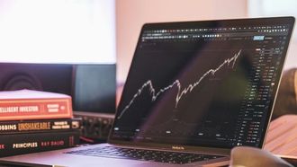 خسارة أسبوعية للأسهم الأمريكية وسط وظائف قوية