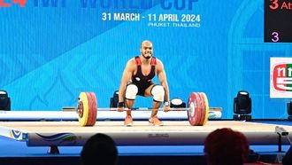 الكعبي يحصل على وسام رفع الأثقال