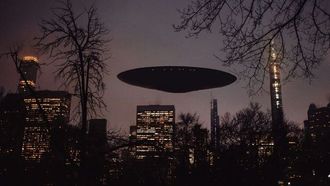 عالم فيزياء يخرج بنظرية كونية