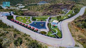 حديقة الشلال: صفاء الطبيعة