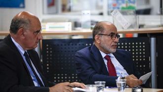 التقارب والتباين بين القصائد العربية واليونانية