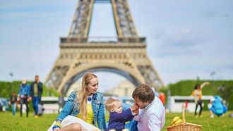 Champs-Elysees' Grand Picnic Event