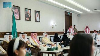 الأمير يكرم الطلاب المتفوقين