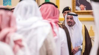 أمير منطقة القصيم يستقبل المسؤولين والمواطنين