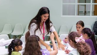 الأطفال يتعلمون صناعة الأفلام في مهرجان الشارقة