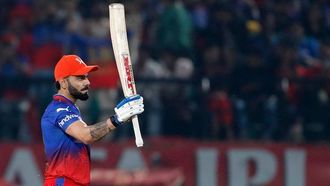 Kohli's 92 يقود RCB إلى فوز IPL