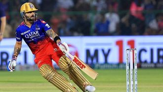 RCB يفوز بنقطة فاصلة ضد CSK