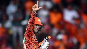 Hyderabad Wins, Eyes Playoffs