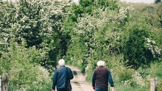 وصفة طول العمر: التعليم ونصيحة الأم