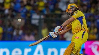 Hussey Backs Dhoni At CSK