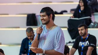 استكشاف رحلة بلوتو ناوكي أوراساوا