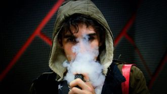 مخاطر السجائر الإلكترونية على المراهقين: التعرض للمعادن الثقيلة