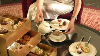 شاي الظهيرة الجديد من رافلز دبي