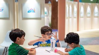 مهرجان الشارقة يثير الإبداع