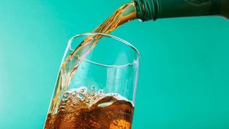 المشروبات الغازية مقابل الماء: المخاوف الصحية