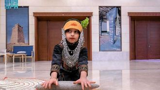 شباب يحيون أزياء الباحة