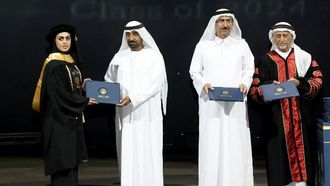 256 تكريم في جامعة دبي