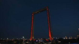 معالم باللون الأحمر بمناسبة يوم الثلاسيميا