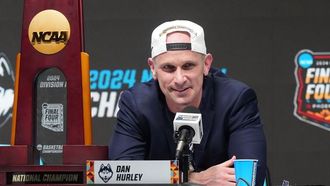 Hurley Stays At UConn, Rejects Lakers