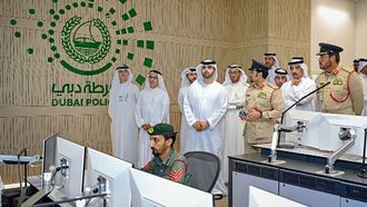 تفتيش مطار دبي من قبل الشيخ منصور