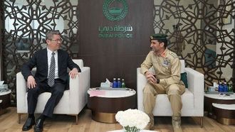 شرطة دبي تحظى بإشادة مسؤول جيانغشي