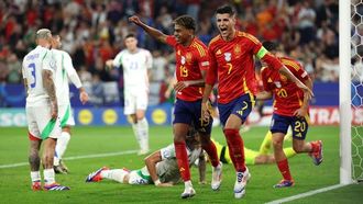 Spain Tops Group B, Beats Italy