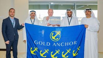 موانئ أبوظبي تفوز بالمرساة الذهبية