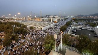 الحجاج يتجمعون في عرفات