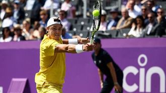 هُزم الرون في نادي كوينز