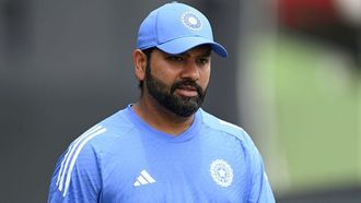 روهيت يدافع عن مهارة التأرجح العكسي