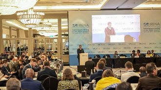 الطاقة الشمسية تقود النمو المتجدد