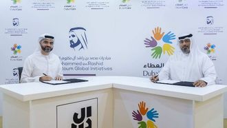 تبرع بمليون درهم إماراتي للمستلزمات المدرسية للأطفال