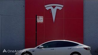 سهم تسلا يمحو الخسائر مع الارتفاع
