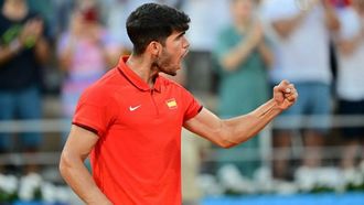 Alcaraz Wins Despite Injury