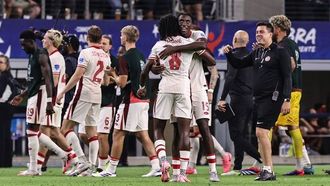 كندا تفوز بالمركز التاريخي لنصف النهائي