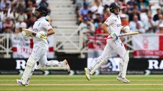 إنجلترا تتقدم بـ 207 في الاختبار الثاني