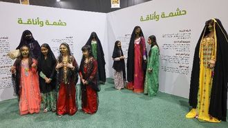 أبرز صيحات الموضة الإماراتية في مهرجان ليوا