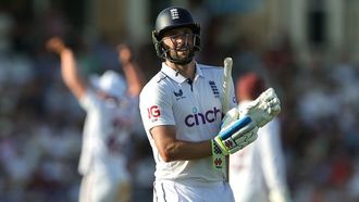 إنجلترا تبني الزخم في اليوم الثالث