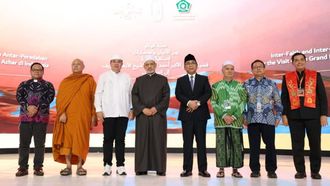 Al-Azhar Imam Advocates Peace