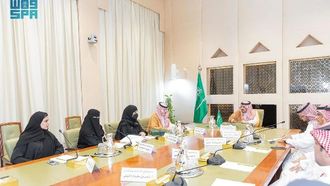 أمير الرياض يراجع الخطة العائلية