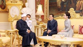 Thai King Praises Al-Azhar's Peace Efforts